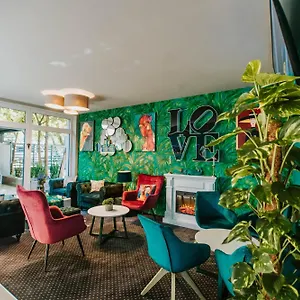 Arena Deluxe & Otel